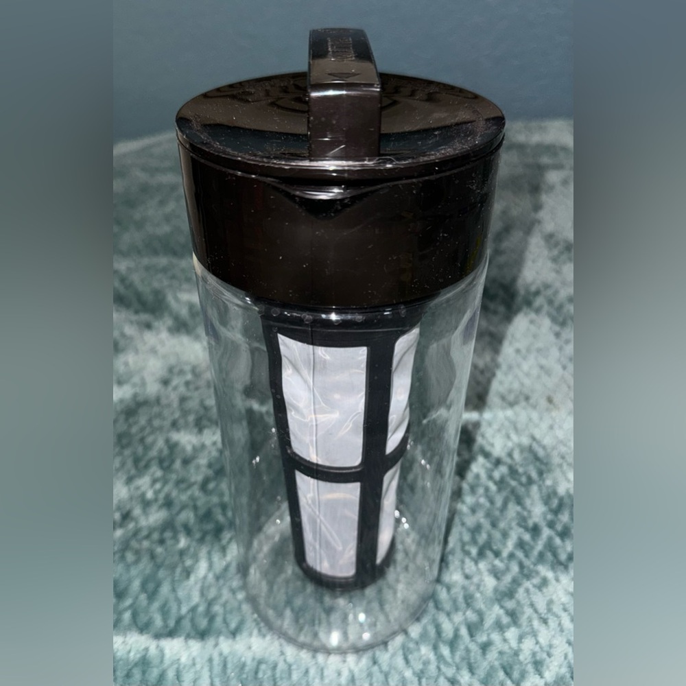 Takeya Deluxe Cold Brew Iced Coffee Maker 1 Quart Black